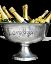 Il bullo d'America ora minaccia anche le bollicine di champagne   