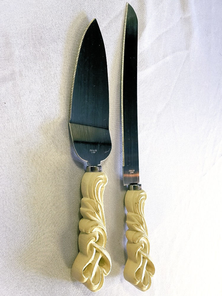 Cake Serving Set ~ w/Ivory Ornate Handle