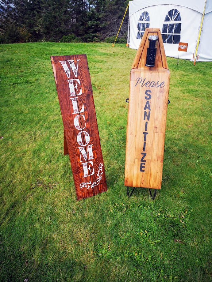 211016 Green Hill Wedding aSetup 126 Welcome, Sanitize Signs