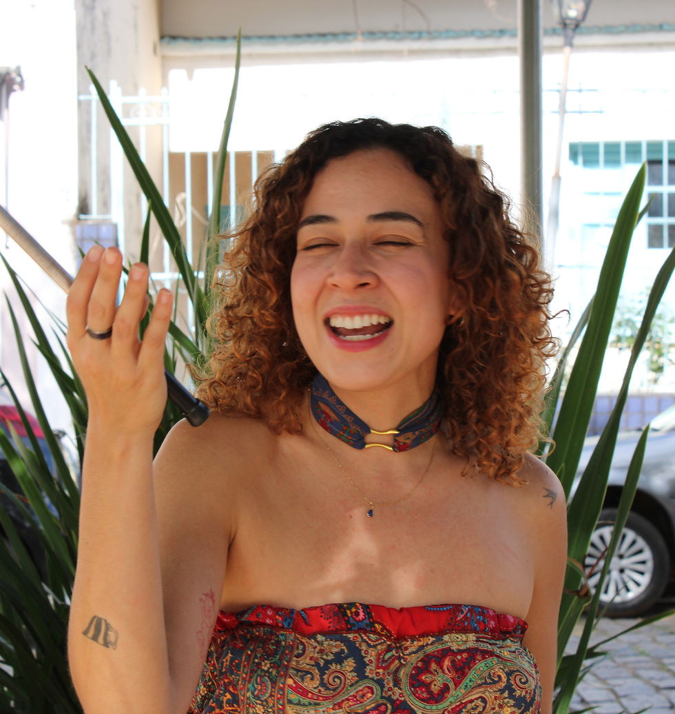 Alice Assoviei canta na Praça Dr. Salatiel em São João del-Rei
