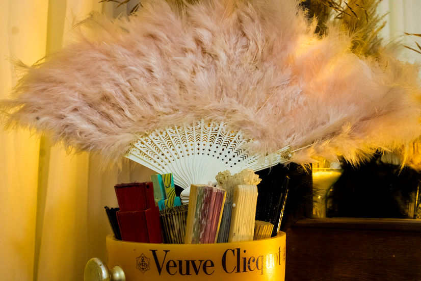 Leque de plumas usado nas festas de 15 anos