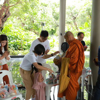 ภาพบรรยากาศ-ตักบาตรทำบุญเข้าพรรษา-havana-korat-15