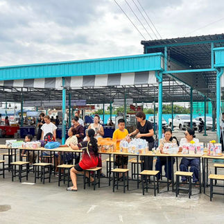 ภาพบรรยากาศ-ตักบาตรทำบุญเข้าพรรษา-u-market-1