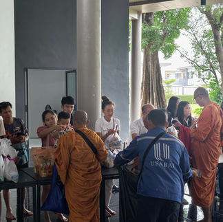 ภาพบรรยากาศ-ตักบาตรทำบุญเข้าพรรษา-havana-korat-5