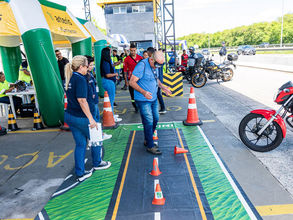 Detran RJ promove ação educativa especial para motociclistas na BR-101, em São Gonçalo