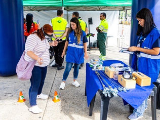 Detran RJ faz ação educativa para motoristas na Ponte Rio-Niterói visando feriadão de Carnaval