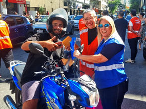 DETRAN.RJ PROMOVE AÇÃO EDUCATIVA EM NITERÓI VOLTADA À CONSCIENTIZAÇÃO DE MOTOCICLISTAS
