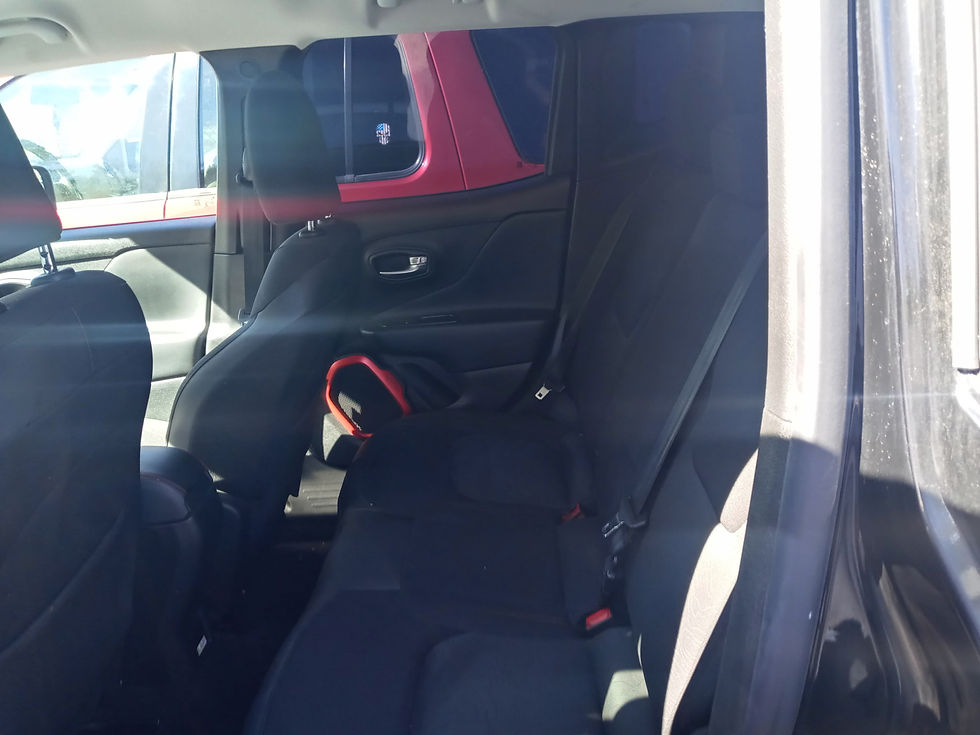 2017 Jeep Renegade Trlhwk blck backseat