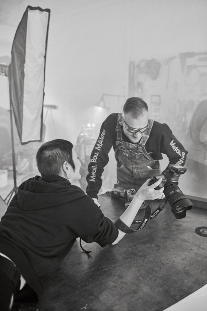 Making off of production of Gesichter des Handwerks 2026 with Handwerkskammer Erfurt for their calendar 2026. 12 craftswomen and men all over Thuringia. Much fun with my assistances included.