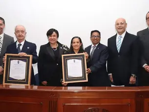 Colegio Médico de Querétaro entrega por primera vez el galardón al Médico del Año