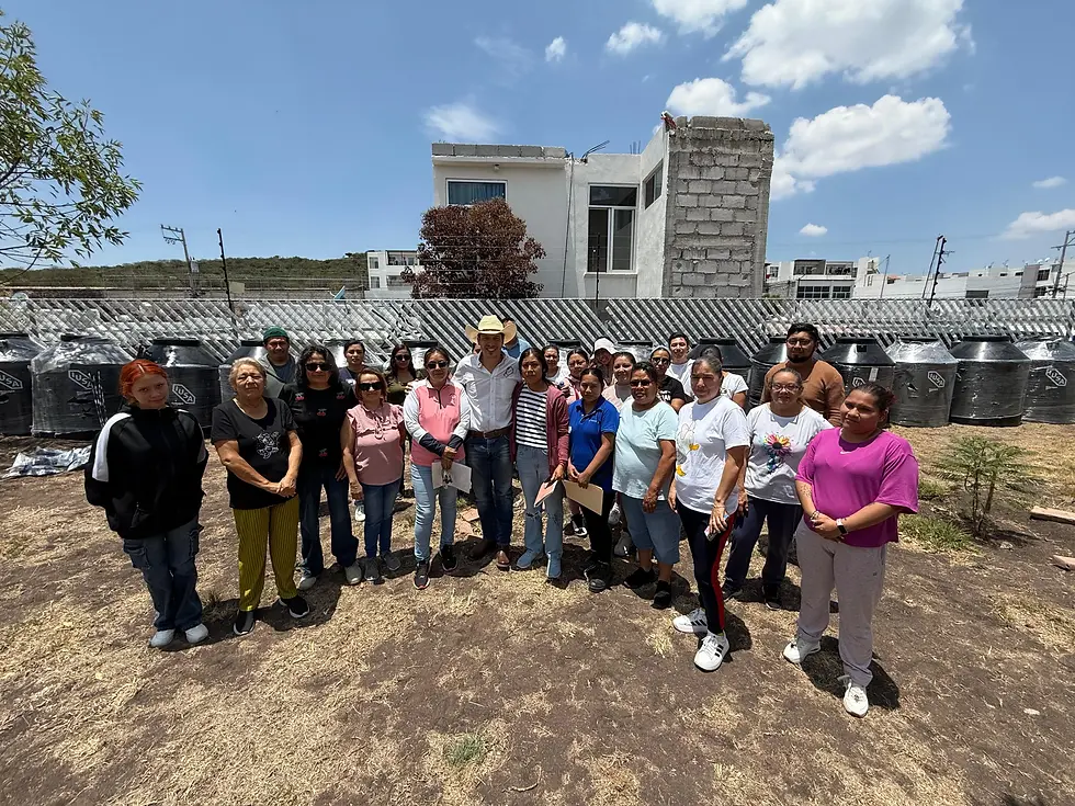 Entrega Rodrigo Monsalvo 200 tinacos para fortalecer el almacenamiento de agua en hogares marquesinos
