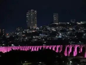 Los Arcos se iluminan de rosa por el Mes del Cáncer de Mama