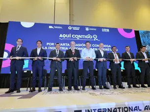 Acompaña Felifer Macías al gobernador durante el International Automotive Industry Supply Summit