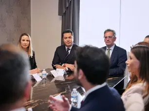 Entregan Municipio de Querétaro y Banco Santander México mil becas