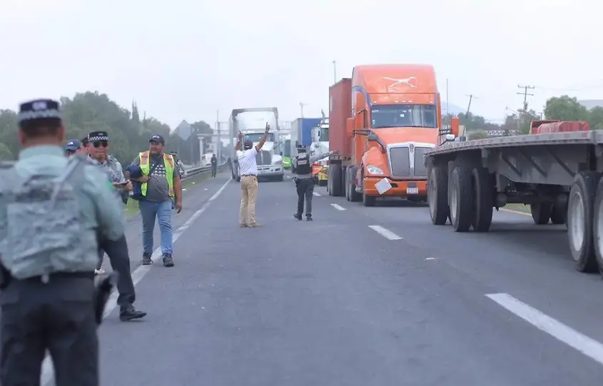 Liberan la carretera Querétaro-San Luis tras 27 horas de bloqueo