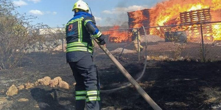 Van 700 incendios; últimas lluvias no disminuyen riesgos