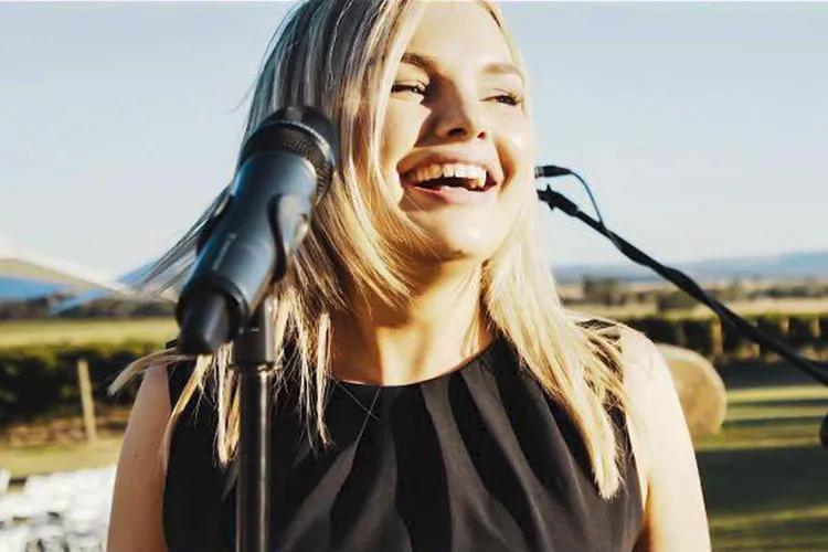 Kellie-Singer-Soloist.bak_.webp