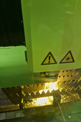 Laserschneiden mit Maschine