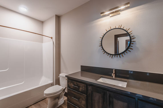 tov mirror, back and brass bath