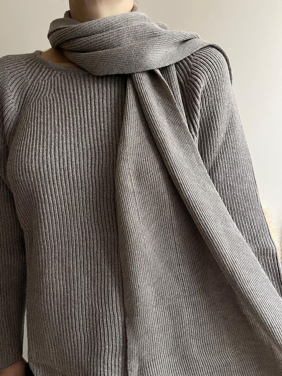 Thumbnail: Fisherman's Rib Knitted 100% Extrafine Wool Scarf

