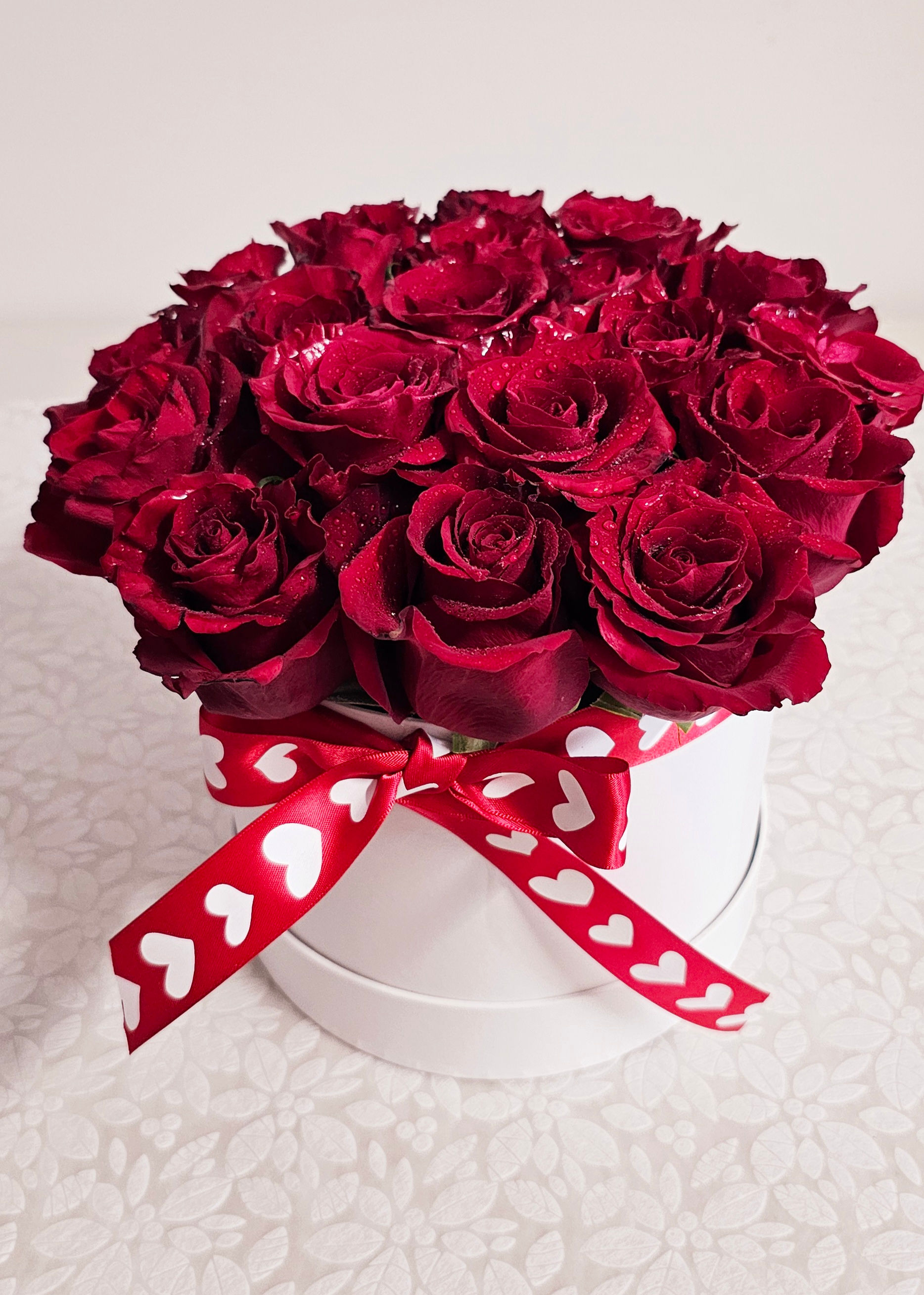 Flying Rose Kiss (White)