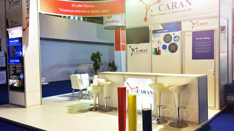 Caran markası fuar standı sergileniyor. Modüler Fuar Standı ve maxima fuar standı.