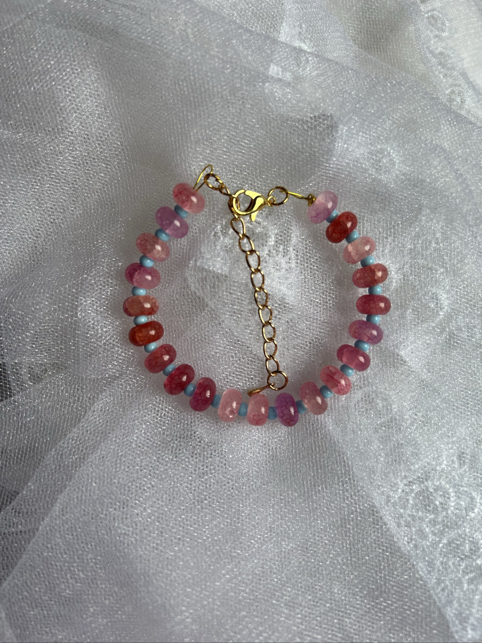 Hand made Bracelet en perles roses et fermoir doré