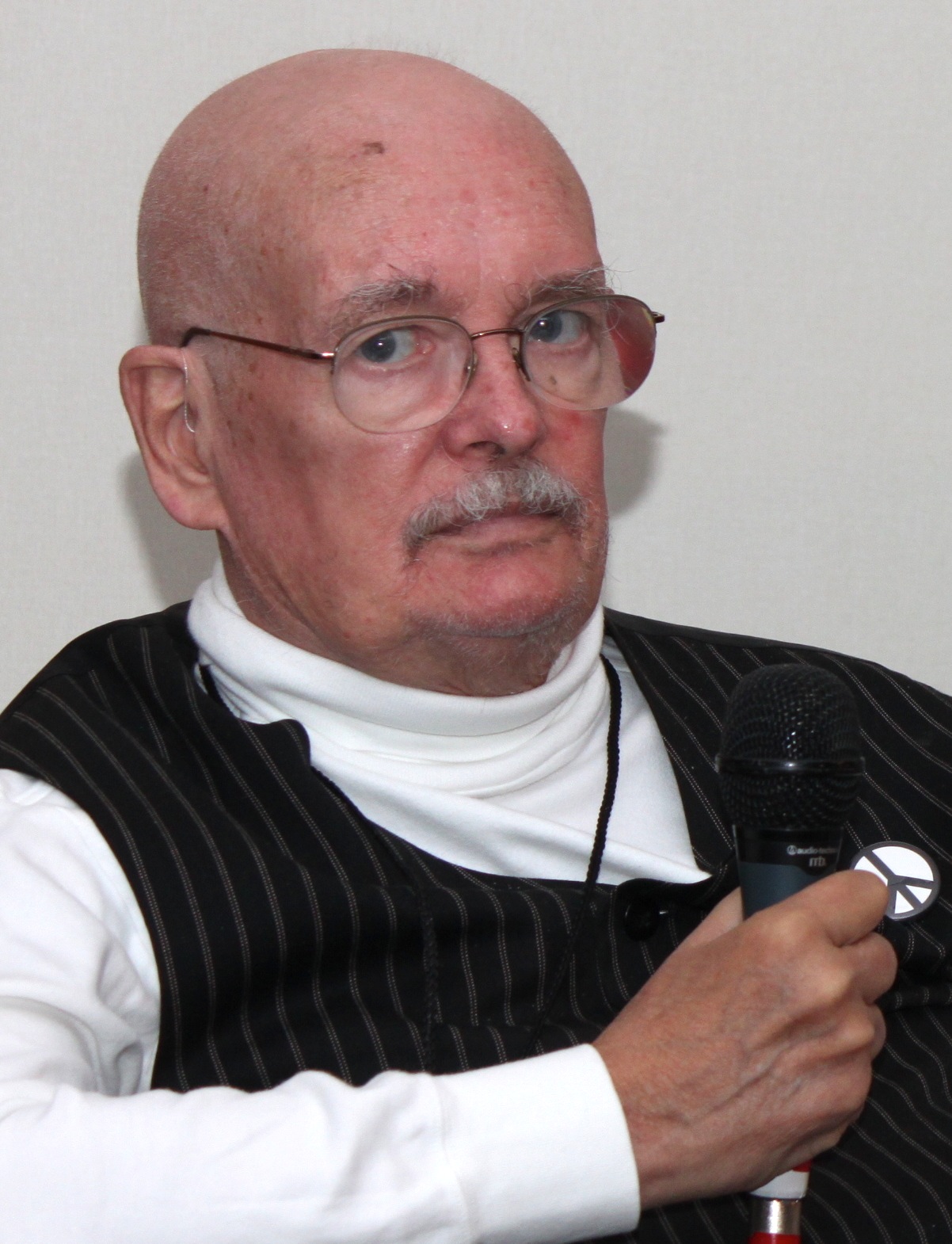 Photo of Dennis O'Neil, courtesy of By Super Festivals from Ft. Lauderdale, USA - IMG_0127, CC BY 2.0, https://commons.wikimedia.org/w/index.php?curid=9198444