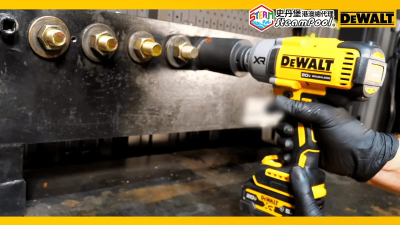 得偉神力犀牛卜的智能扭力模式(Precision Wrench Mode)緊固的尾段會自動下調扭力,衝擊力抵達最大值的前一刻,工具會有0.75 秒的停頓。DEWALT 20V High Torque Impact Wrench DCF900