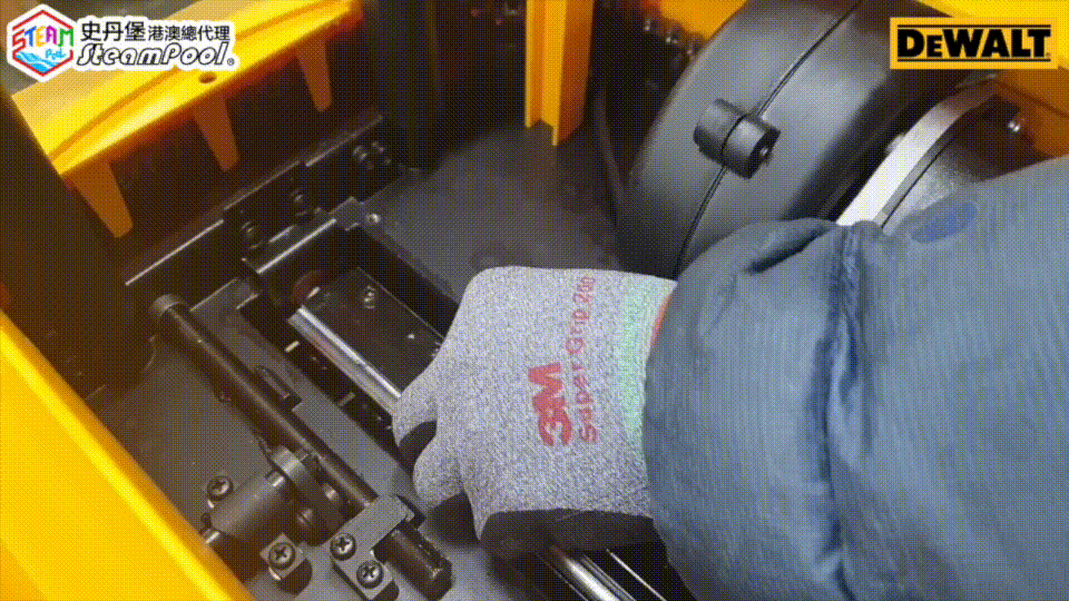 DEWALT DW735 得偉三刀流刨床,刨削木板,刨刀,刨木,卡板。
