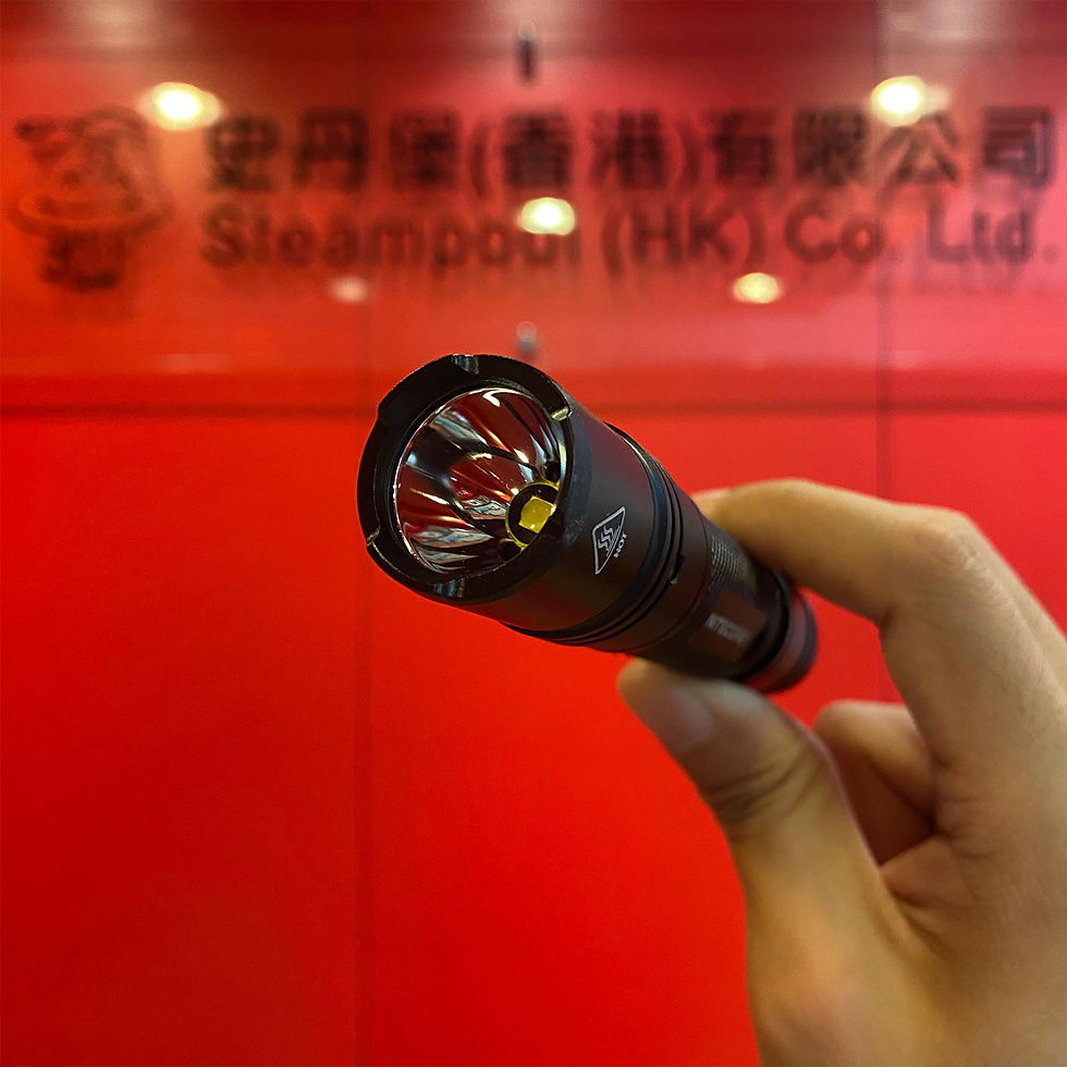 縮圖：NITECORE 全能雙充 1000 流明強光防水電筒 MH11