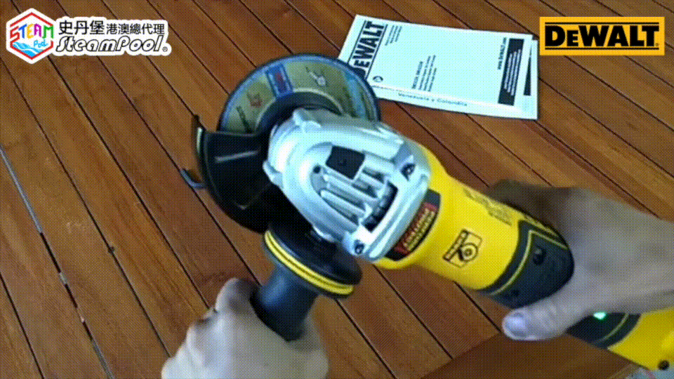 DEWALT 得偉濕電角磨機,房屋署建議安全規格,得偉角磨機亦具備Kickback Brake回彈制動技術,在鬆開扳機後,制動器會使砂輪片在 2 秒內停止轉動,避免餘轉造成的意外。DWE4324