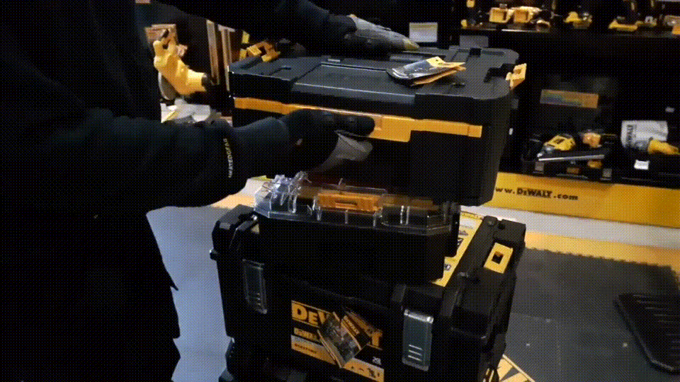 DEWALT DWST17803,得偉單層厚抽屜箱,440 x 332 x 176mm,單層抽屜,附送 6 個有蓋迷你盒,適合安裝於底部。