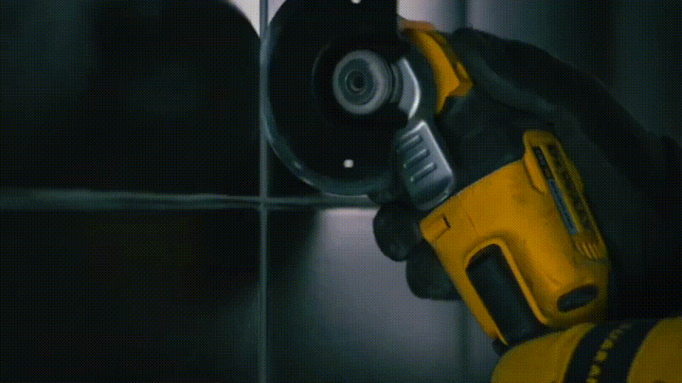 DEWALT ,得偉萬用寶,Dual-Grip™ 變速觸發器,提供電子速控制,隨意控制工具輸出功率,完善工序,DCS355