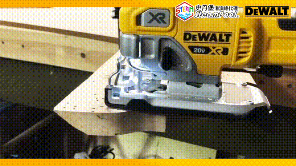 DEWALT 得偉D型飛燕溜冰鋸,積梳,曲線鋸,超強光LED引路燈,亦配備出風位,吹走慶屑,軌道清晰可見,DCS334