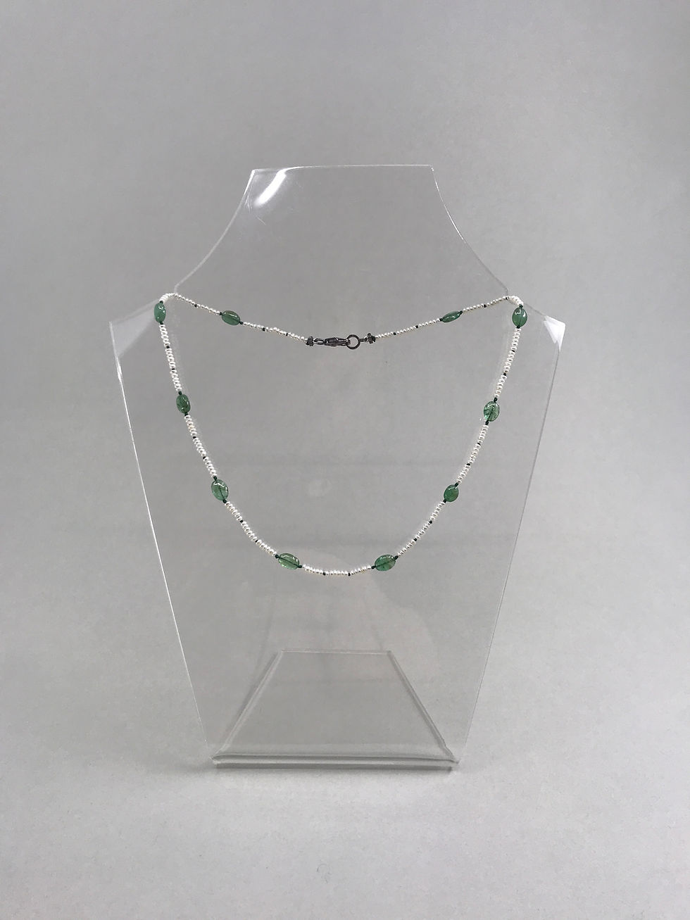 Thumbnail: Choker Pearls and Emeralds