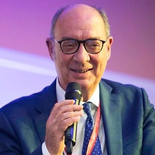 Prof. Angelo Benevento, specialista in chirurgia presso CBMEDICA, centro medico a Gallarate