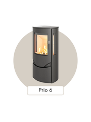 Poêle à bois Lotus Prio 6 moderne avec grande surface vitrée.