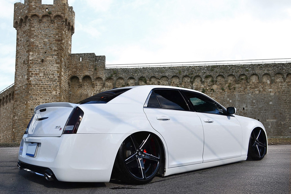 Thumbnail: Lexani R-FOUR Gloss Black with Machined Accents