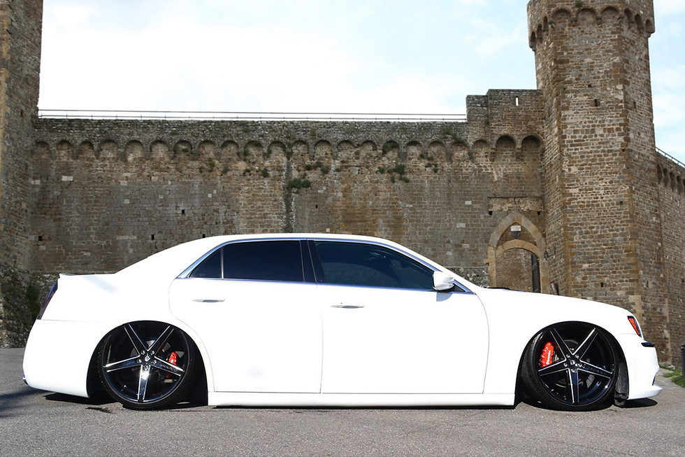 Thumbnail: Lexani R-FOUR Gloss Black with Machined Accents