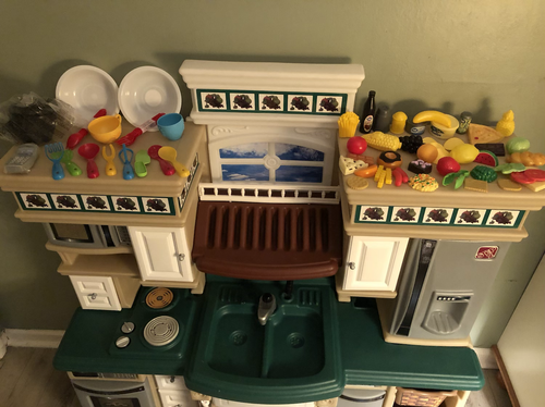 Step LifeStyle Deluxe Kitchen food/dishes included