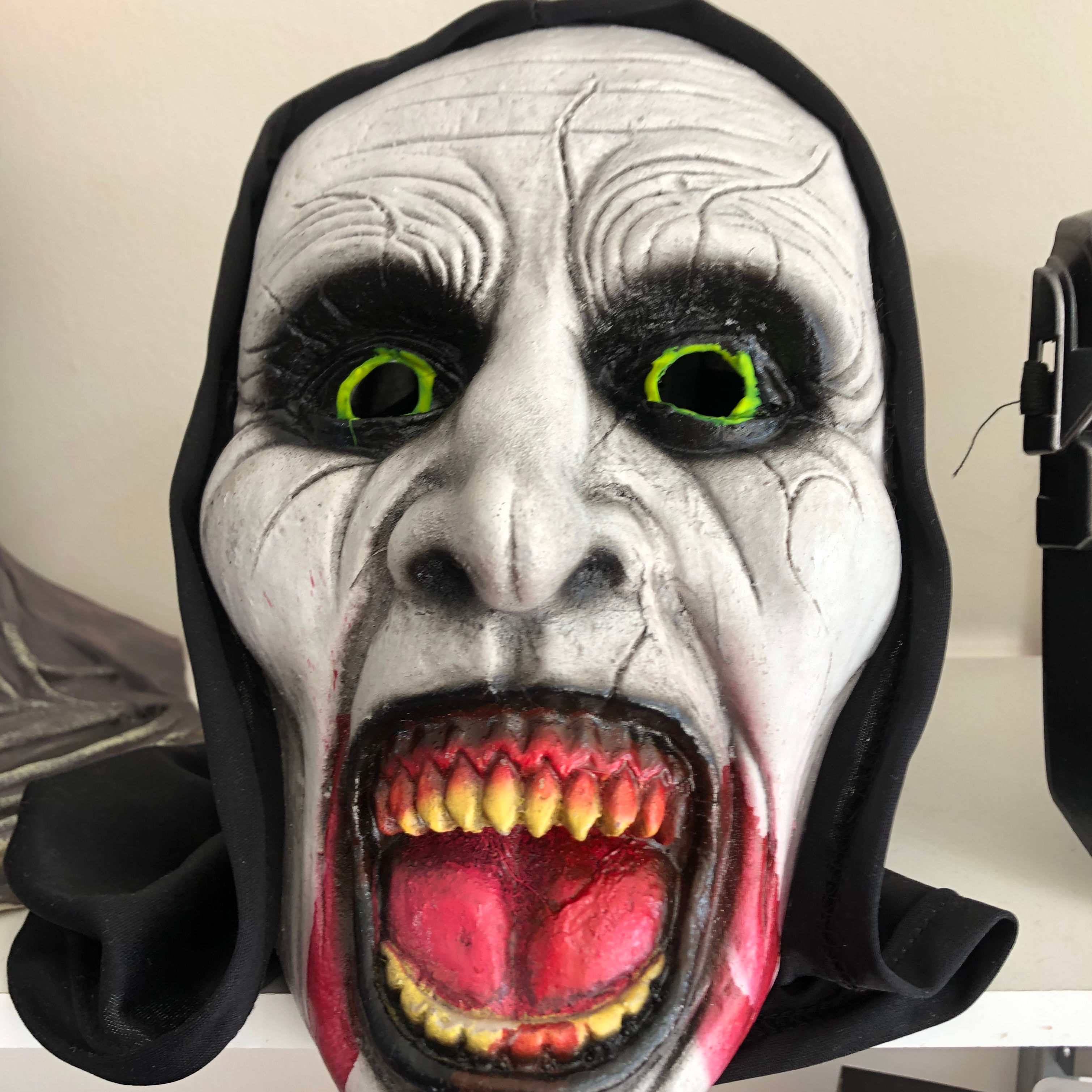 mascara la monja fibra