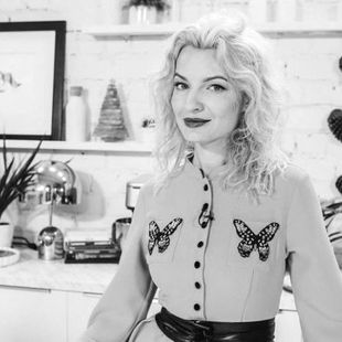 „Tiulio fėja“ Viktorija Jakučinskaitė yra silkės „pataluose“ meistrė: jos paruoštas patiekalas akimi