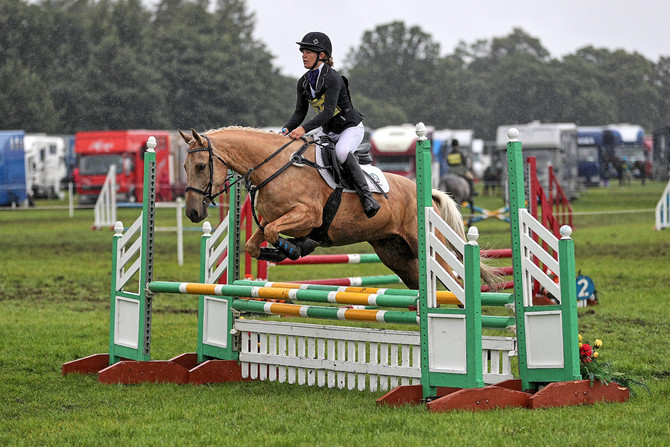 Michelle Kerr & Cant Decide