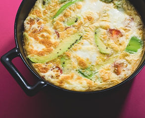 Omletas su pomidorais ir avokadais