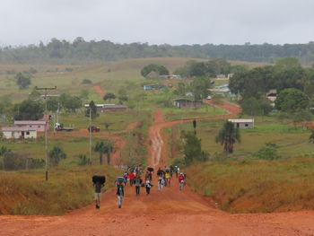 Memórias fronteiriças: Relatos das experiências de migrantes e vivências jornalísticas