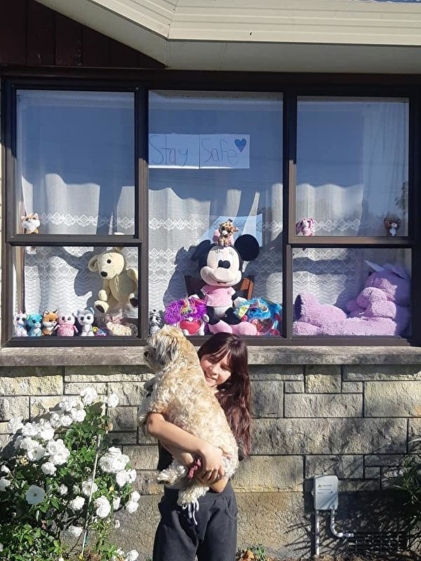 你們看什麼呢?可以讓讓嗎,我也看看。