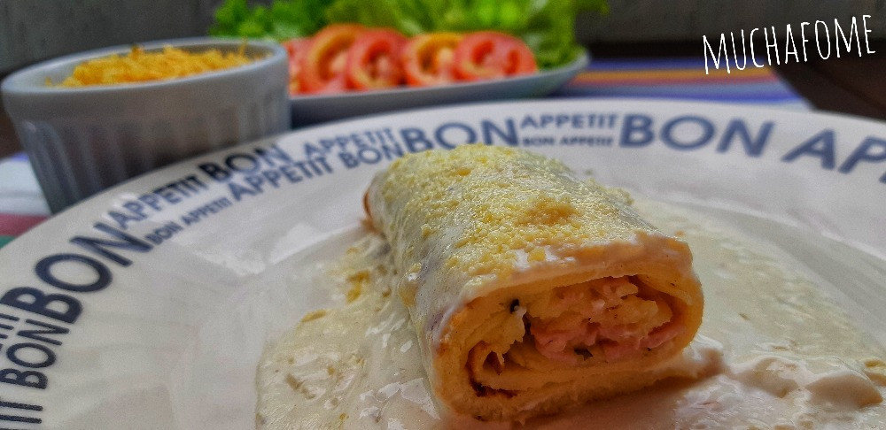 Panqueca ao molho branco