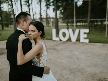 Monique + Arturo's Romantic Minimalist Wedding!