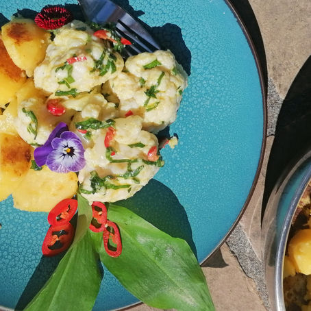 Choufleur Zalot mat Bärlauch-Moschter-Vinaigrette a gebootschte Gromperen